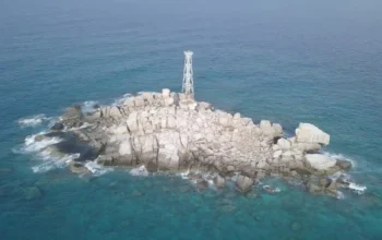 Pulau Tokong Malang Biru Anambas: Hidden Gem Pulau Terluar Kepri dengan Mercusuar Epic dan Underwater Stunning!